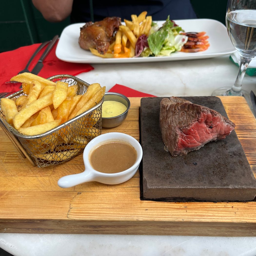 Restaurant La dédicace avec terrasse 1